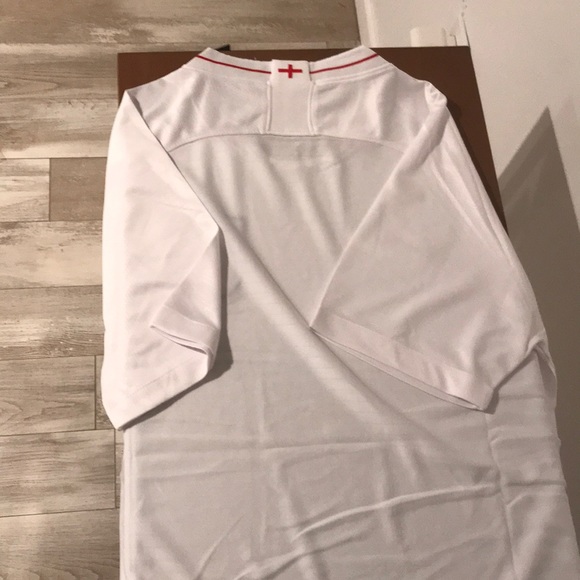 Official England home replica jersey - Picture 3 of 3